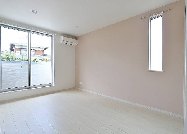 家具の配置に困らないリビングですね