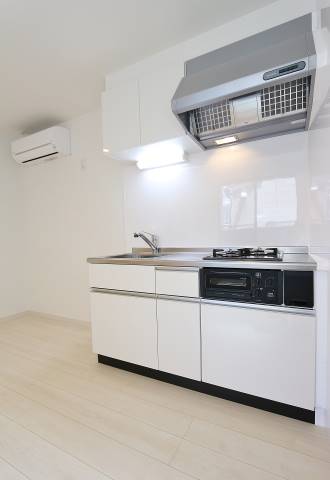 2口コンロ付きのシステムキッチン。