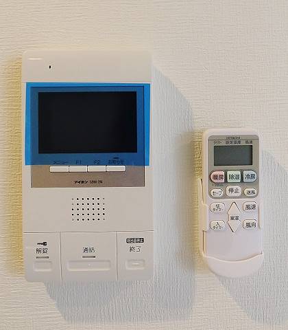 オートロックはもちろん、防犯カメラもあります。