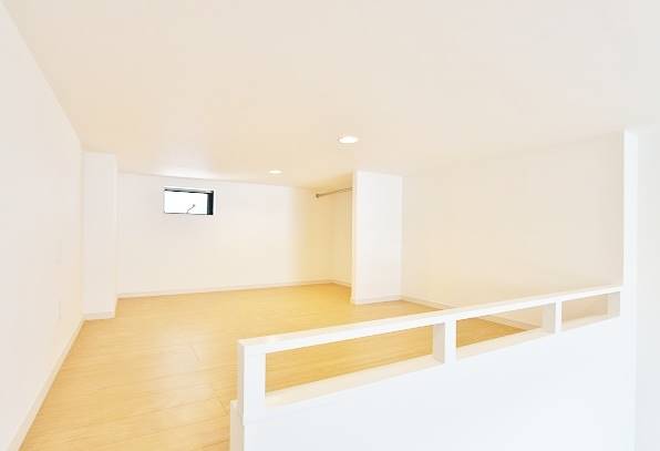 寝室にも収納にもなる広々としたロフトです