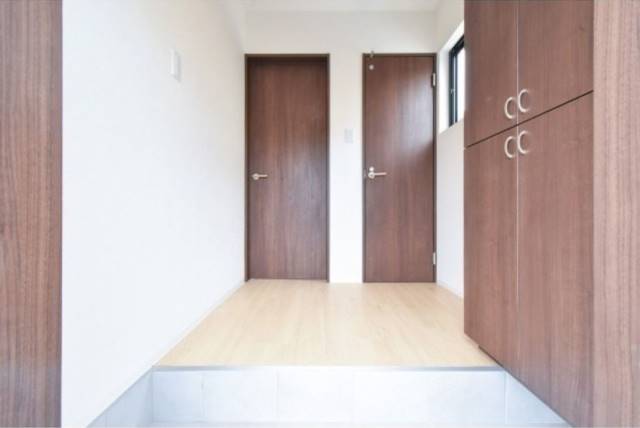 開放感のある玄関でお出迎え。