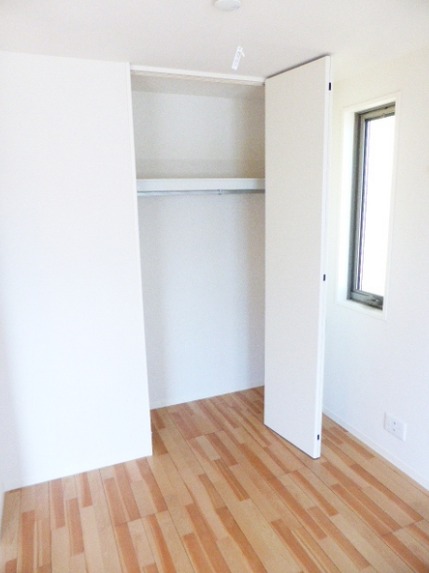 別部屋も収納たっぷりです