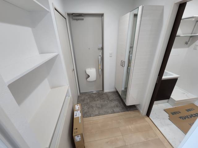 開放感のある玄関でお出迎え。