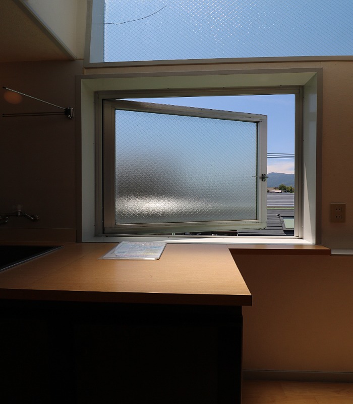 キッチン前の換気もバッチリです