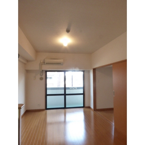 明るく広々としているリビングです