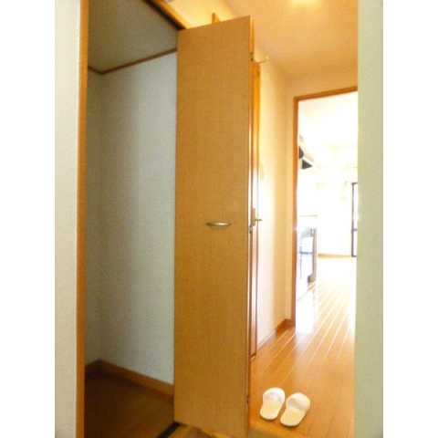 玄関収納もございます