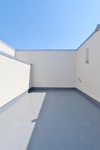 ルーフバルコニーで解放的