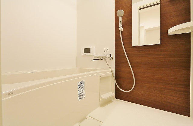 浴室にはTVまで付いてます