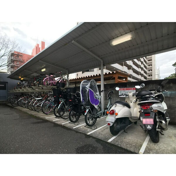 屋根付きで自転車も傷みません