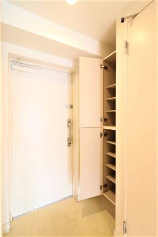 靴が多い方でも安心のシューズボックス。