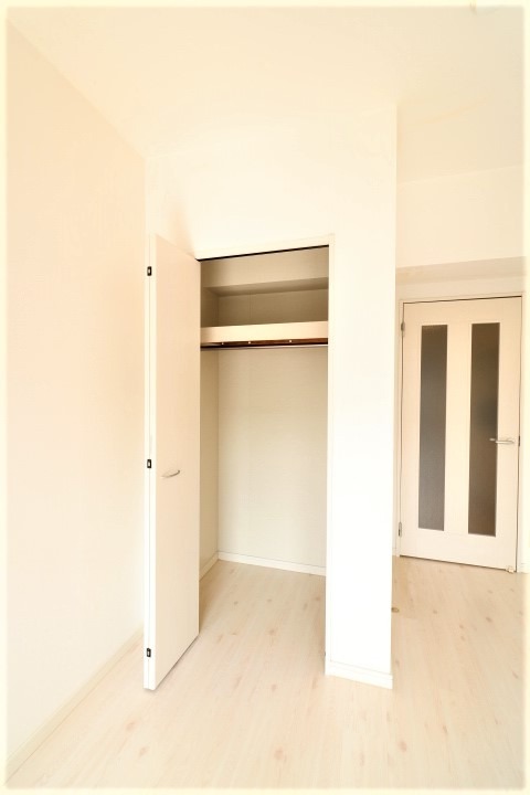 奥行きのあるクローゼット。