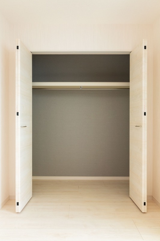 かさばりやすいお洋服もたっぷり収納できます