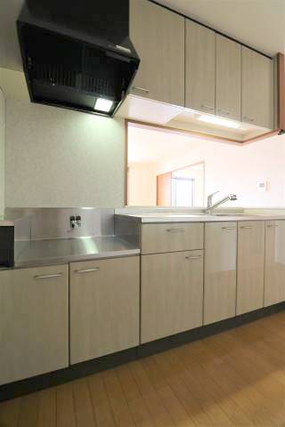 収納もバッチリなカウンターキッチンです