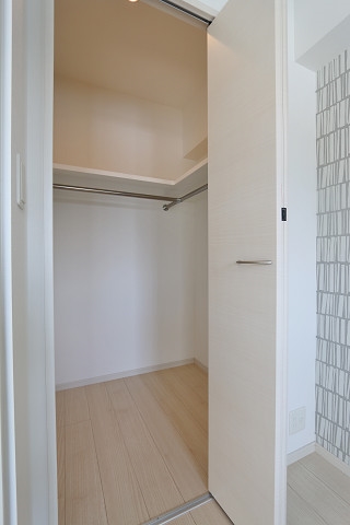 かさばりやすいお洋服もたっぷり収納