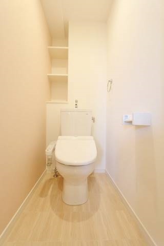 ウォシュレット付き。