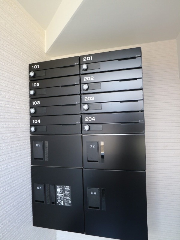 嬉しい宅配ボックス付きです