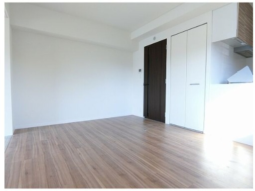 10畳超の広々リビングです