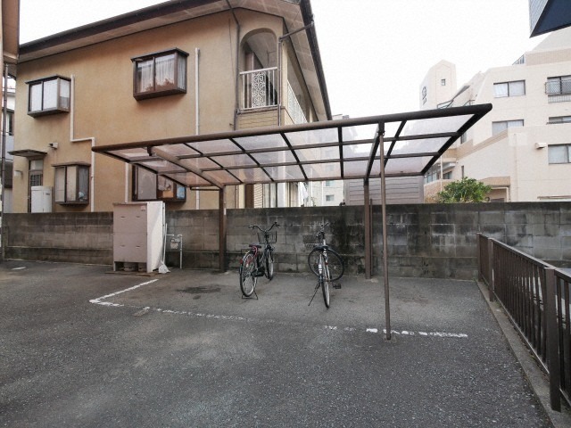 屋根付き駐輪場です