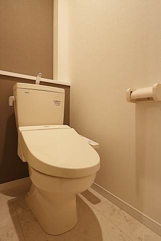 温水洗浄便座付きです。