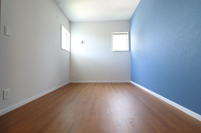 ダブルベットも楽々入る寝室スペースです