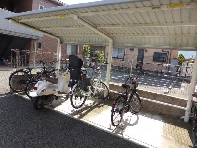 敷地内に駐輪場もあります