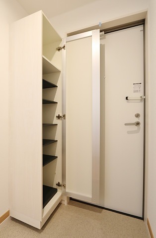 スニーカーらブーツまでたくさんの靴が収納可能です