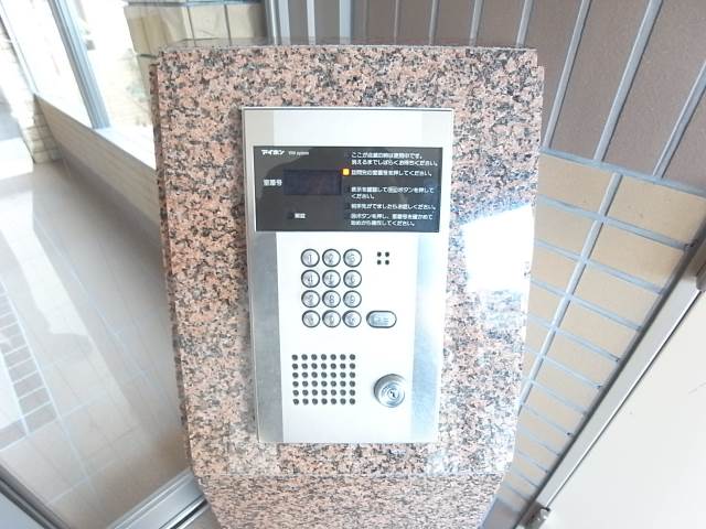 オートロック付きで安心です。