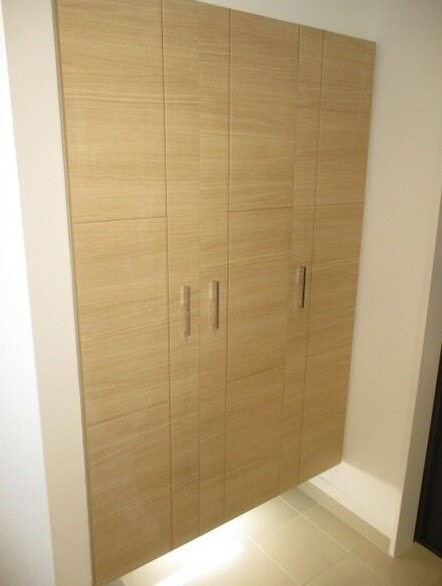 スニーカーからブーツまでたくさんの靴が収納できます