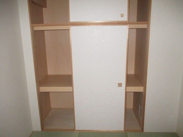 かさばりやすいお洋服もたっぷり収納可能です