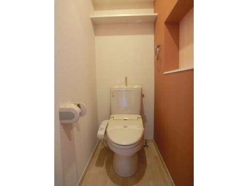 清潔感のあるトイレですね
