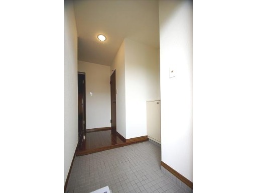 玄関から見るとこんな感じです