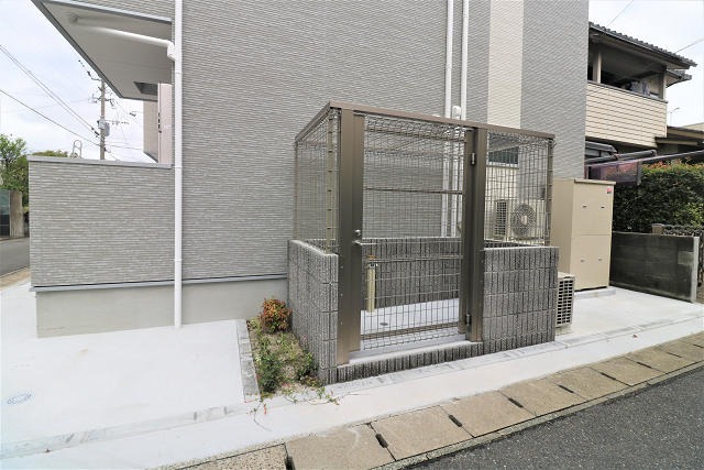 敷地内にゴミ置き場あります