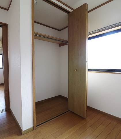 お洋服が多い方でも安心の収納力