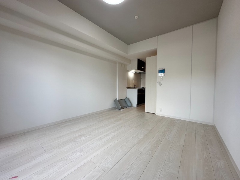 広々リビングでゆっくりお過ごしください