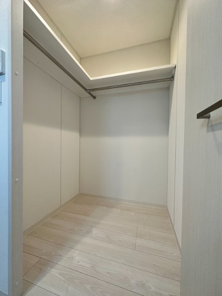 かさばりやすいお洋服もたっぷり収納可能です