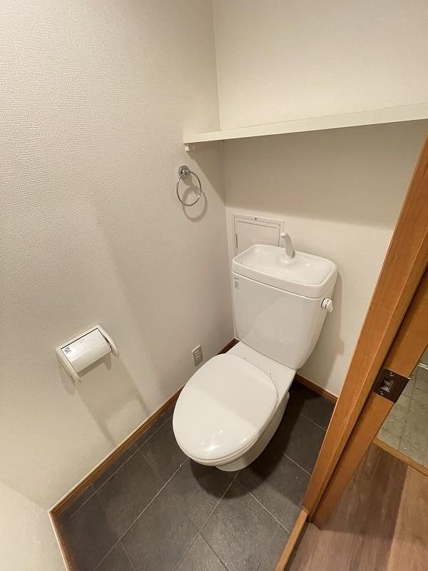 清潔感のあるトイレですね