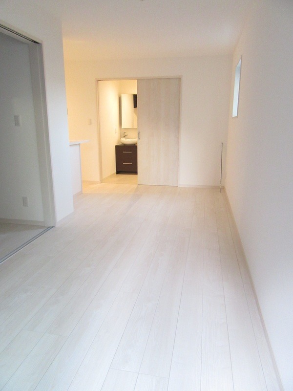 家具の配置に困らないリビングですね