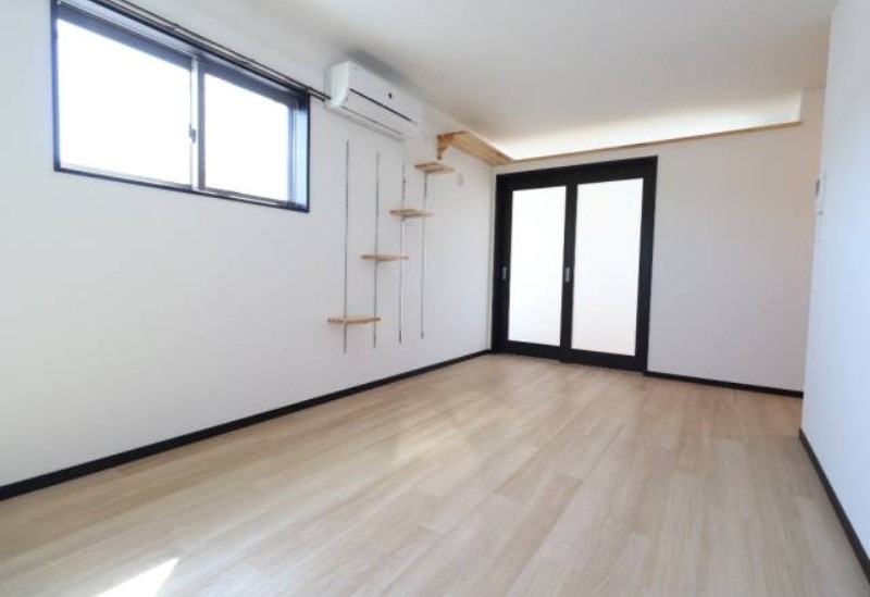 広々リビングでゆっくりお過ごしください