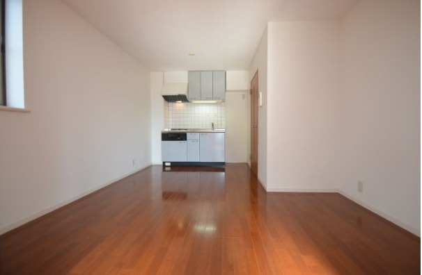 家具の配置に困らないリビングですね