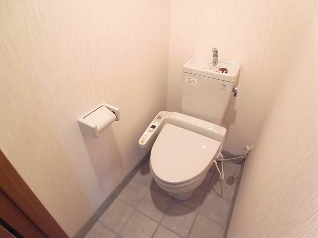 ウォシュレット付き。