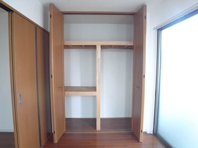 奥行きのあるクローゼット。