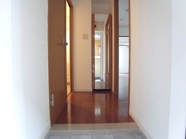 開放感のある玄関でお出迎え。