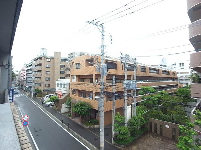 敷地内駐車場空きあります。