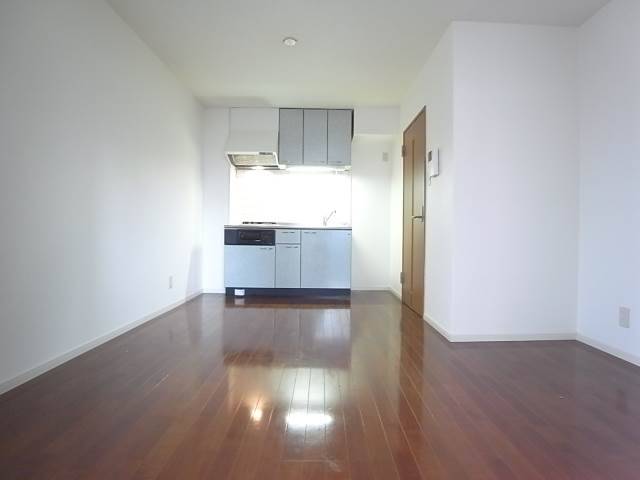 六本松駅まで徒歩1分。