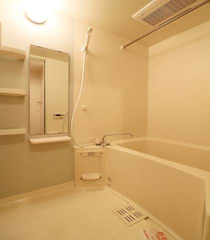 湯船に浸かってゆっくり癒しましょう。