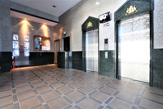 エレーベーター2基ございます