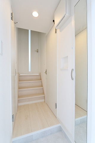 オシャレで開放感のある帰って来たくなる玄関です