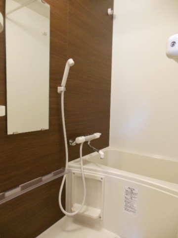 清潔感あふれる浴室です