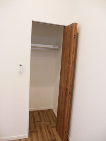 奥行きのあるクローゼットです