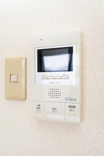 モニター付きインターホンで安心です